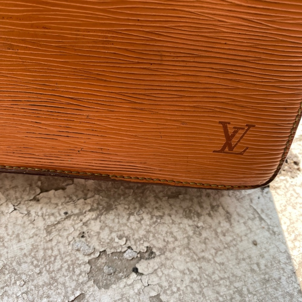 VINTAGE Louis Vuitton BROWN EPI LEATHER POUCHETTE - Picture 2 of 14